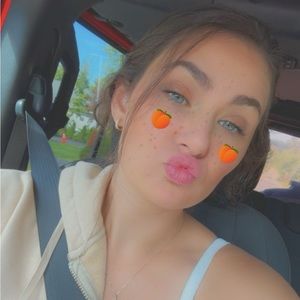 Meet your Posher, Leanne